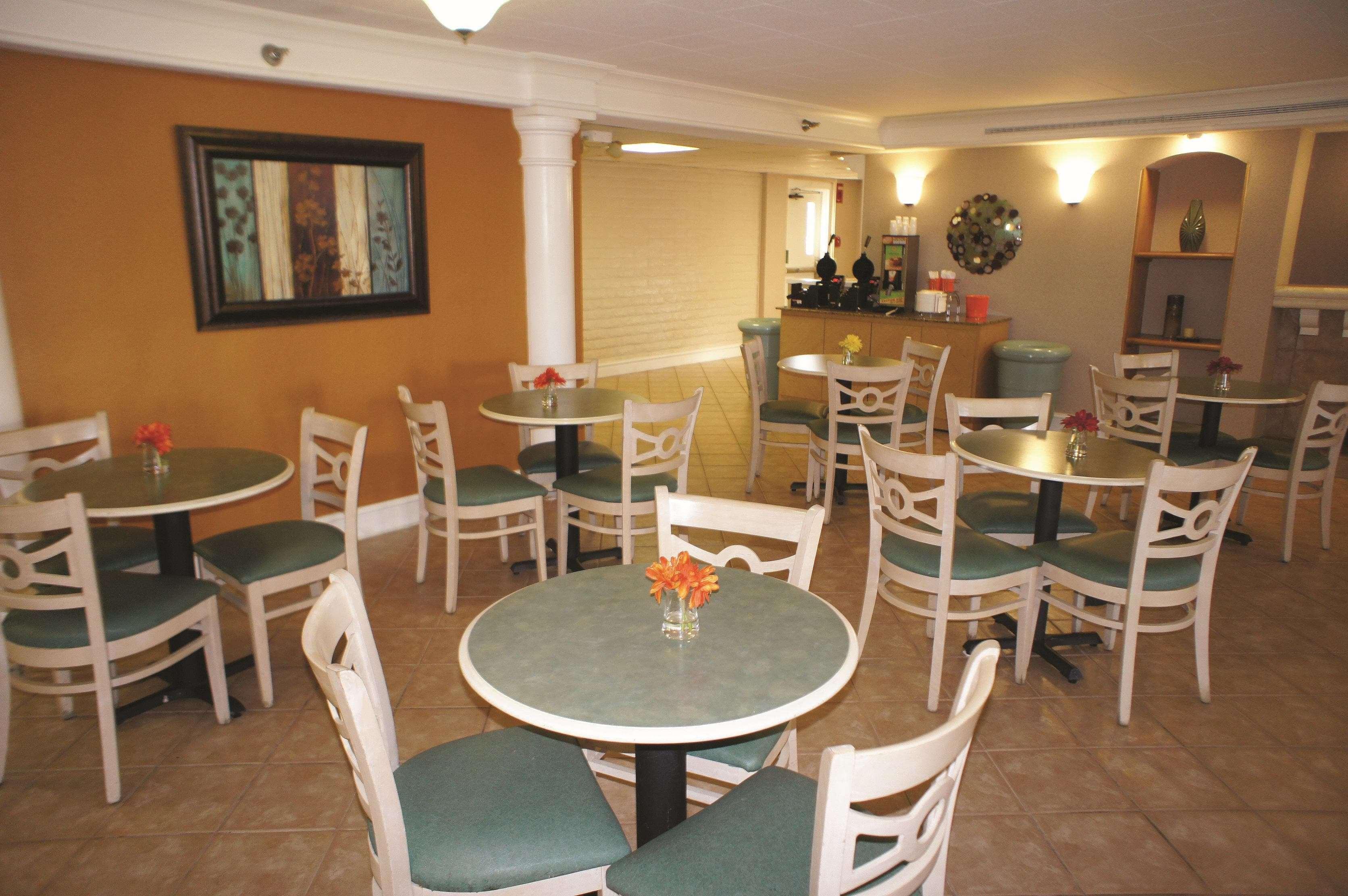 La Quinta Inn By Wyndham Norfolk Virginia Beach Bagian luar foto